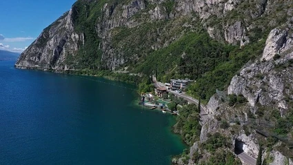 Privater Windsurf-Kurs am Gardasee: Ihr exklusives Erlebnis in Limone 8 Privater Windsurf-Kurs am Gardasee: Ihr exklusives Erlebnis in Limone 8